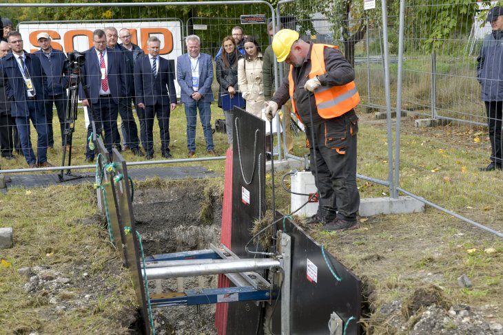 Pokaz montażu zabezpieczenia wykopów liniowych firmy Lifton. Fot. Sławoj Dubiel